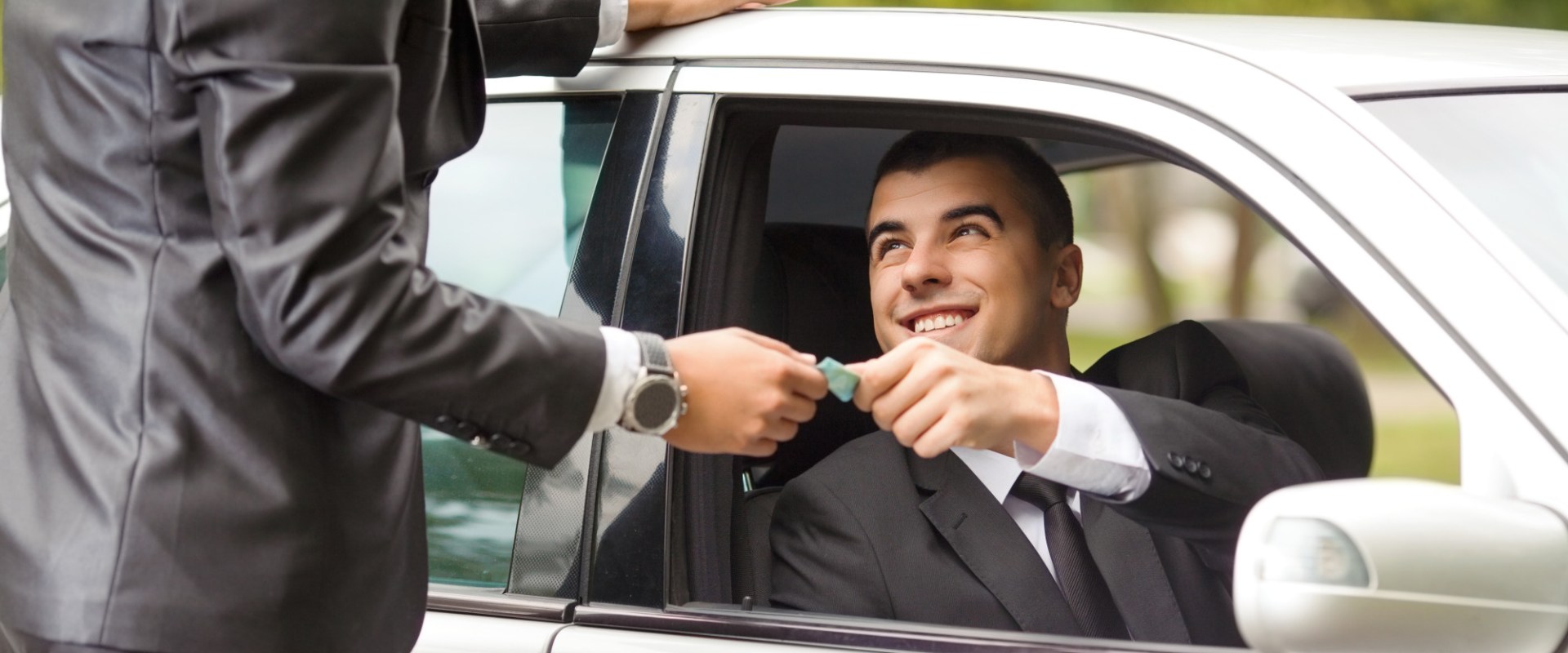 To Tip or Not to Tip: The Etiquette of Tipping a Luxury Chauffeur