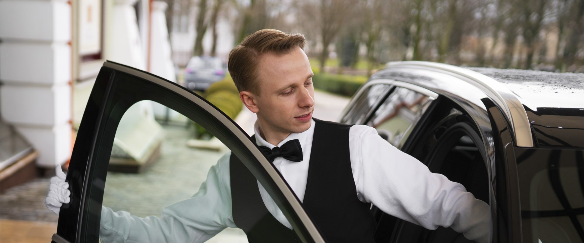 The Insider's Guide to Luxury Chauffeur Services: Why Local Knowledge is Essential